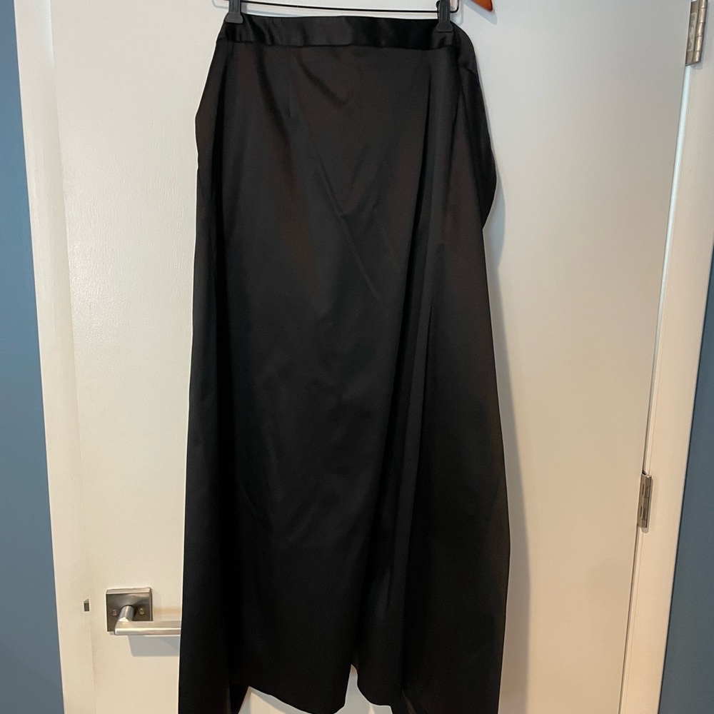 Elegant Black Skirt for Prom or Formal Event